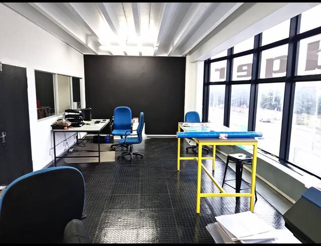 900M² BUILDING FOR SALE IN WINDERMERE